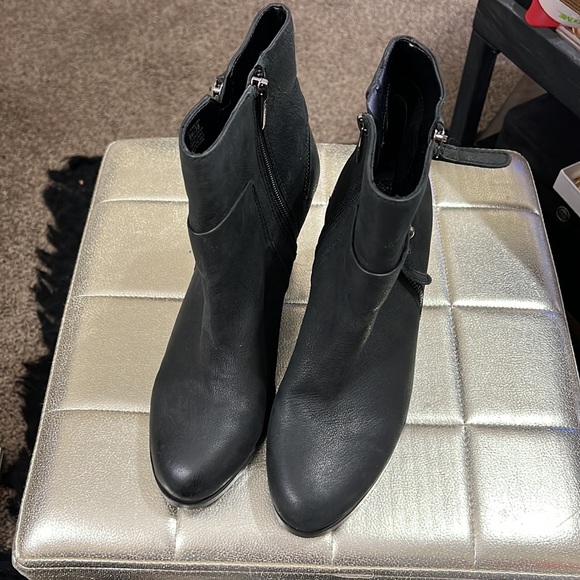 Vince Camuto leather zip boots - Picture 2 of 12
